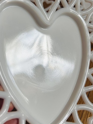 Vintage Westmorland Milk Glass Heart Shaped Plate Set/4 *MINT* ❤️ Valentines Day - Picture 6 of 9