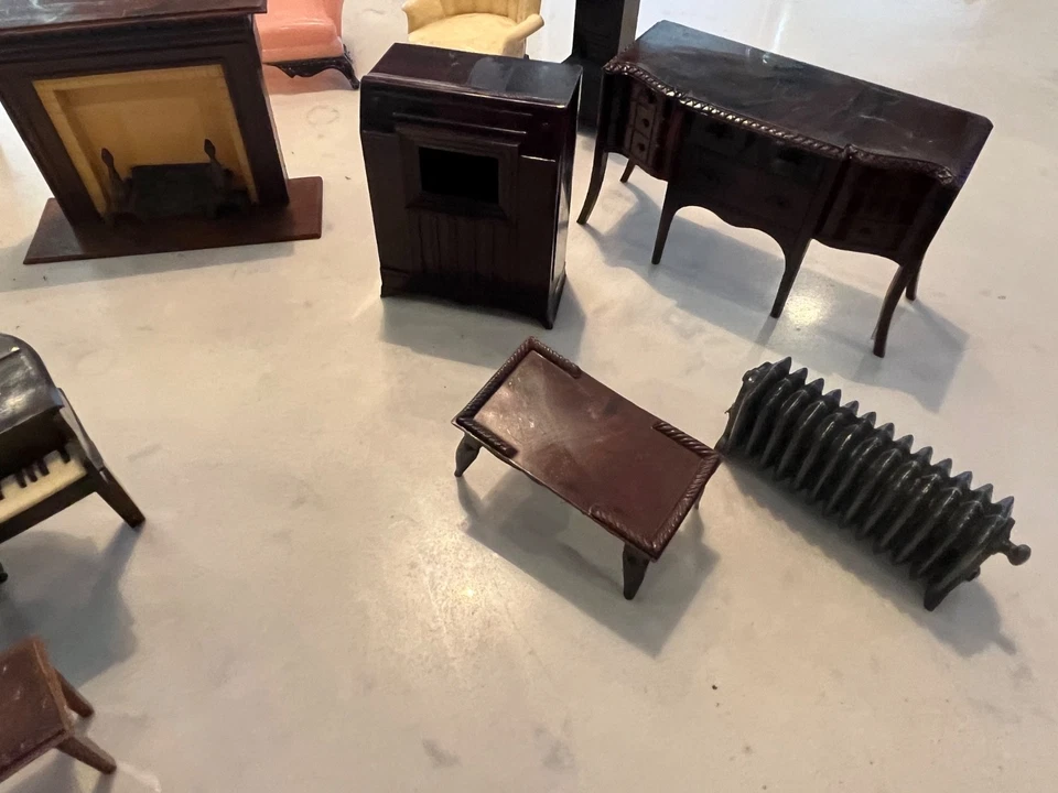 LOTE De Colección RENWAL PLÁSTICO CASA MUÑECAS MUEBLES PIANO 3 SILLAS Chimenea credenza Foto 4 de 4