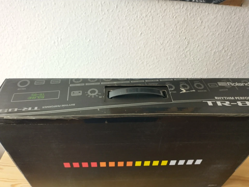 Roland TR-8S Drum Computer Synthesizer Sampler 808 909 *NEU* - Bild 3 von 4
