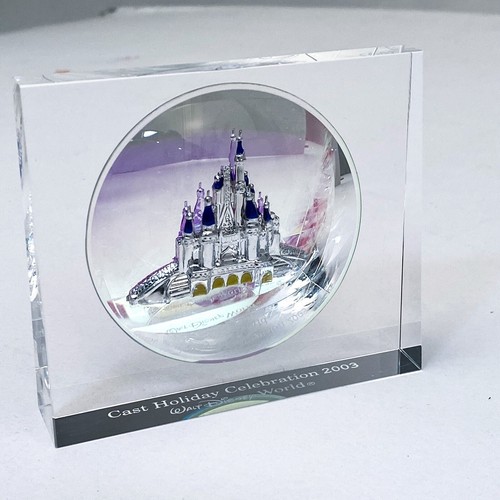 Walt Disney World 2003 Cast Member Holiday Celebration Glass Paper Weight - Picture 5 of 8
