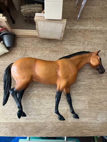 Breyer Pferde Holzstall, 2 Puppen, 5 Pferde Konvolut mit Zubehör - Bild 4 von 15
