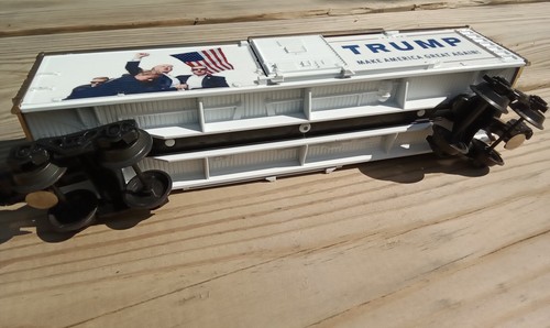 Donald J Trump 2024 O gauge scale train president 45 47 Lionel boxcar America - Picture 8 of 10