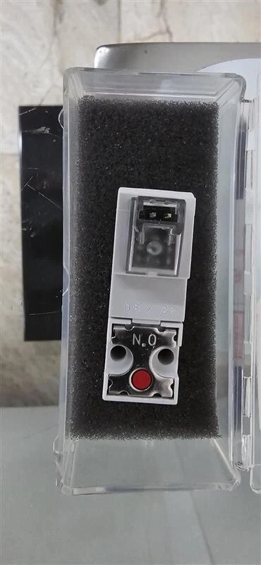 Clippard Solenoid Valve  e3015E-2L024 - Image 3 of 4