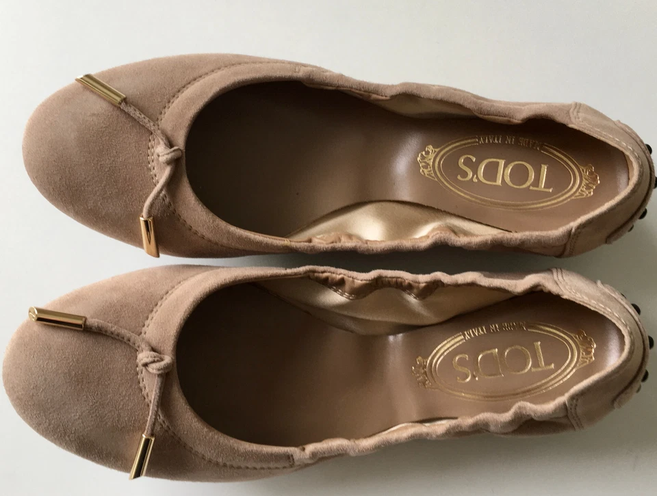 "COMME NEUVES" TAILLE 36,5. BALLERINES TOD'S BEIGES EN NUBUCK - Photo 2/4