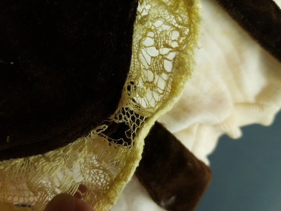 复古 9 英寸娃娃连衣裙棕色灯芯绒带亮黄色蕾丝和白色罩衫 — 第 3/4 张图片