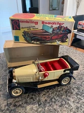 VINTAGE, TIN, FRICTION DRIVEN RAMBLING ROADSTER W/HORN IN ORIGINAL BOX BY SSS.