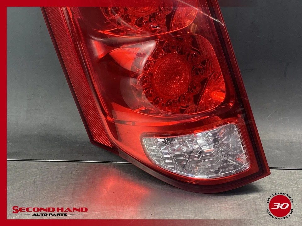 Dodge Grand Caravan 2011-2018 conductor lado izquierdo freno trasero luz trasera led OEM Foto 3 de 4