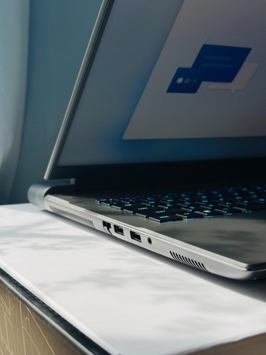 Alienware M18 R2 Game Laptop/i9 14900HX/32GB-1TB SSD/18" QHD+165hz/RTX 4080 12GB - Picture 4 of 16