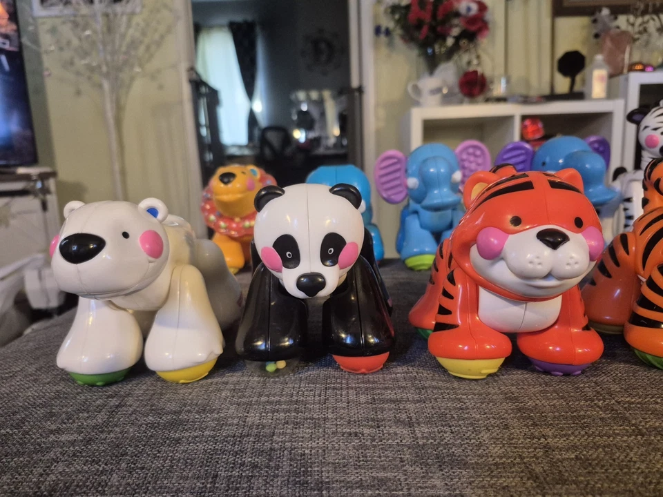 FISHER PRICE Increíbles Animales MIXED Lote de 12 que traquetean giran/sacuden, texturizados. Foto 2 de 4