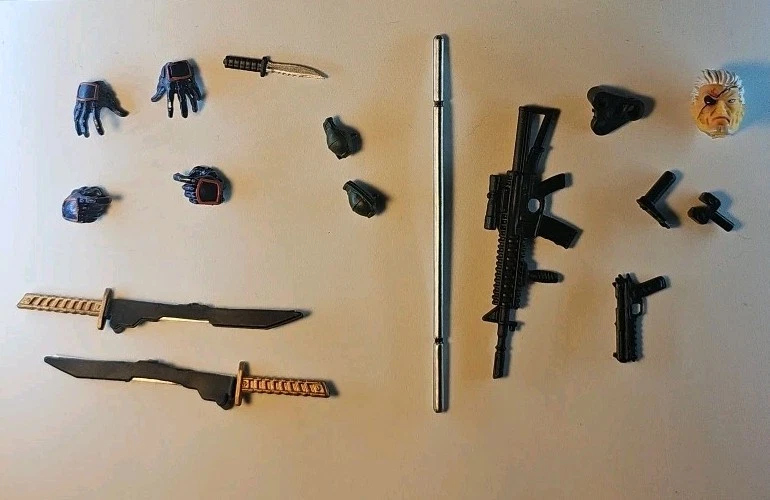 Figura de acción DC Comics Deathstroke Kaiyodo Amazing Yamaguchi Revoltech No. 011 Foto 3 de 4