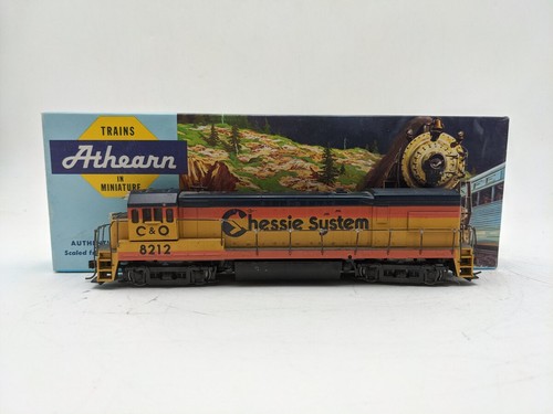 Athearn 3444 HO Chessie System U30B PWR Diesel Locomotive #8212 EX/Box | Condition: Used