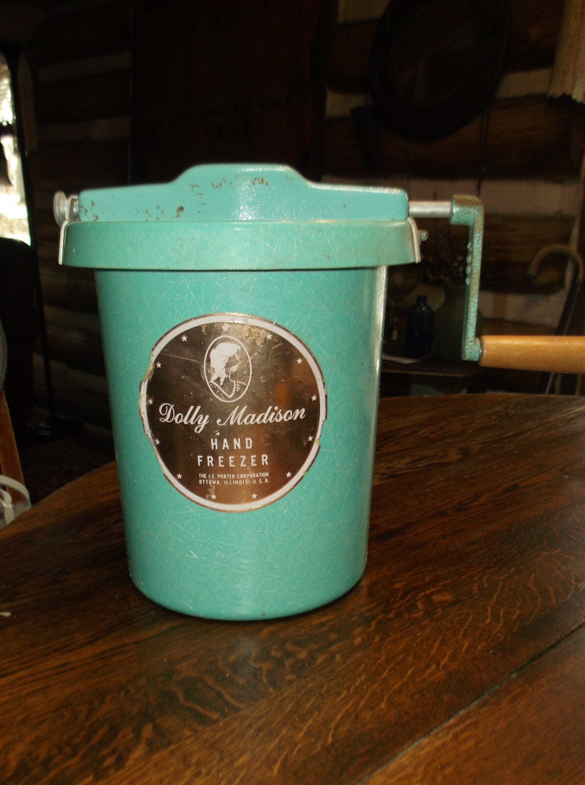 VINTAGE DOLLY MADISON ICE CREAM MAKER Hand Crank Freezer 4Qt Turquoise