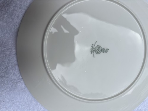 Royal Doulton Carousel H4975 7 Plates 8.25”. Discontinued 1970s Vintage - Picture 5 of 5