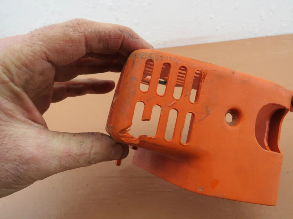 Cubierta del motor Tanaka TBC-210 recortadora de cuerda OEM Foto 4 de 4