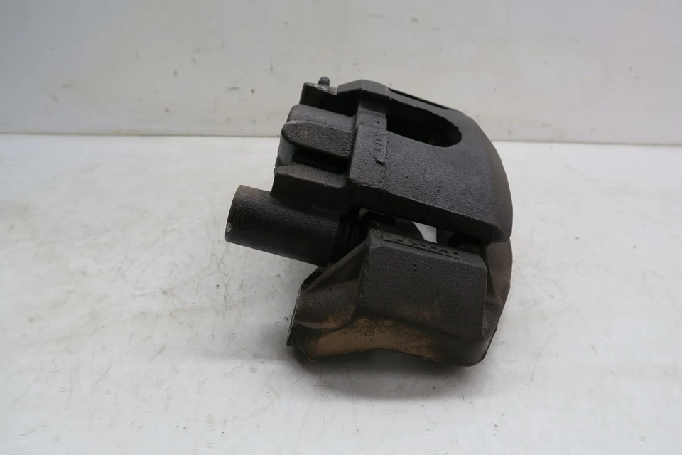 2016-2019 Nissan Titan XD OEM Right Rear Brake Caliper - Image 3 of 4