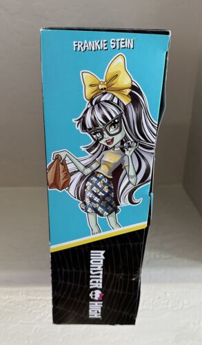 Monster High Frankie Stein Puppe School Spirit Creepateria Spielset Neu im Karton - Bild 2 von 6