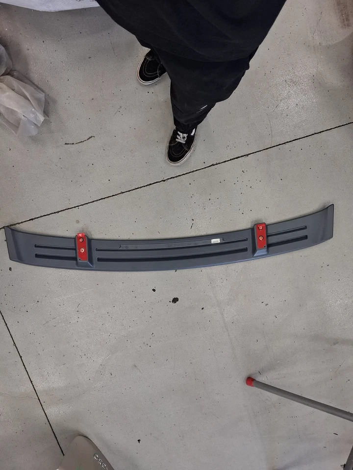 SPOILER TRASEIRO 2005 FORD MUSTANG GT FABRICANTE DE EQUIPAMENTO ORIGINAL - Imagem 2 de 3