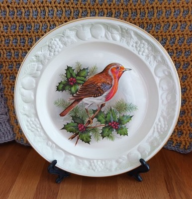 Royal Worcester Palissy geprägter hellgrüner Teller mit Rotkehlchen/Stechpalme 23,5 cm