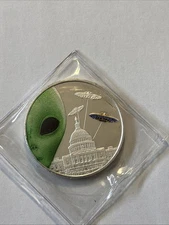 Aliens Attack Washington Colorized 1 oz .999 Silver Art Round UFO Solar System I