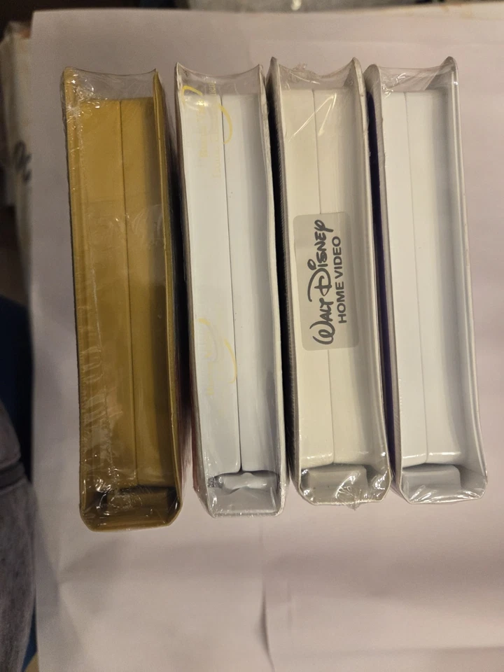 Kid Adventure Classics VHS Bundle (4) SEALED Holes Big Green Babysitters Club Foto 4 de 4