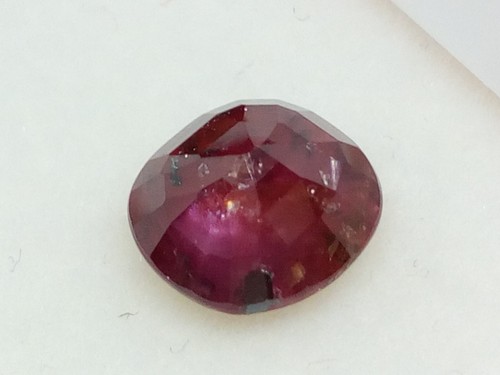 Rubí natural sin tratar Madagascar Oval 1.55 Ct - Imagen 8 de 11
