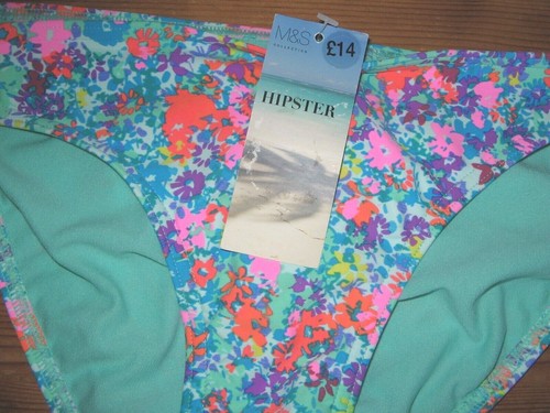 NWT M&SWIMWEAR SIDE TIE HIPSTER STYLE BIKINI BOTTOMS SIZES 8 &10 RRP £14 - Picture 2 of 3