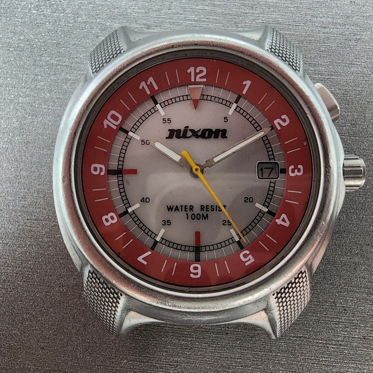 Nixon Conquer Watch Men 38mm Silver Dial Steel Date Round Nixon Conquer Watch Men 38mm Silver Dial Steel Date Round