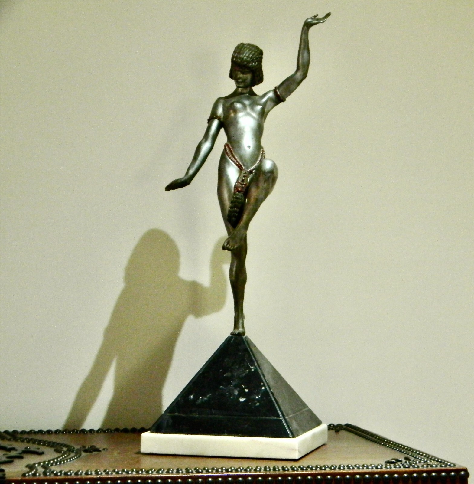 Picture 1 of 8