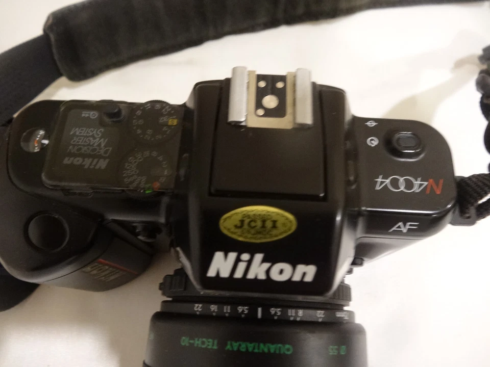 Cámara Nikon N4004 AF SLR con lente Quantaray Tech-10 75-300 mm 1:4-5,6 Foto 3 de 4