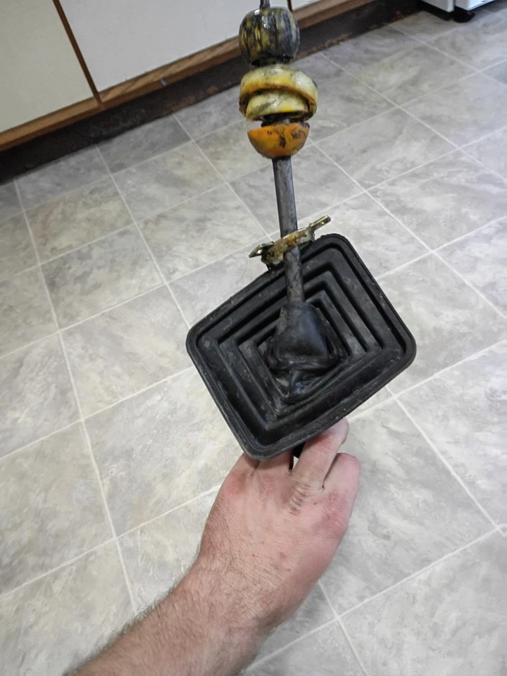 1990 SAAB 900 Classic Convertible Shift Rod Leather Boot Shifter Metal Pivot - Image 2 of 2