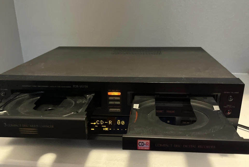 Pioneer PDR-W739 Dual Drawer CD Recorder/Copier & 3-Disc CD Changer - Image 2 of 4