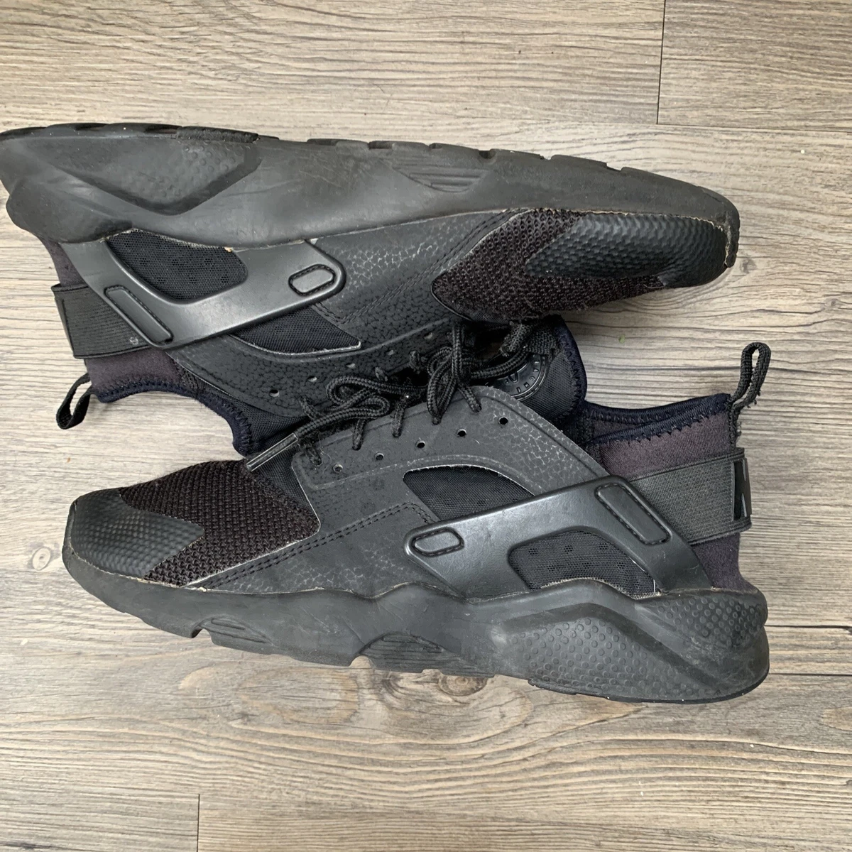 Nike huarache run ultra hotsell triple black