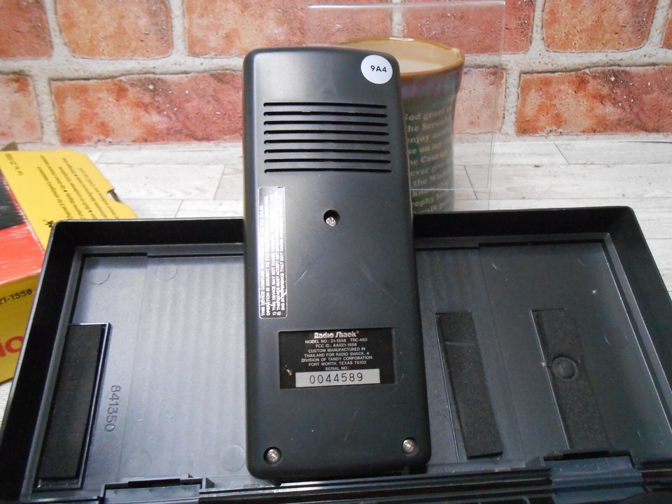 Radio Shack Realistic 40 Channel Road Emergency 2 Way CB Radio TRC463