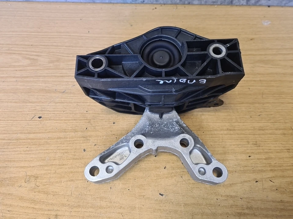 2024 PEUGEOT 208 MK2 FL 1.2 PETROL HNE / EB2ADTD DRIVER SIDE ENGINE MOUNT 243248 - Image 4 of 4