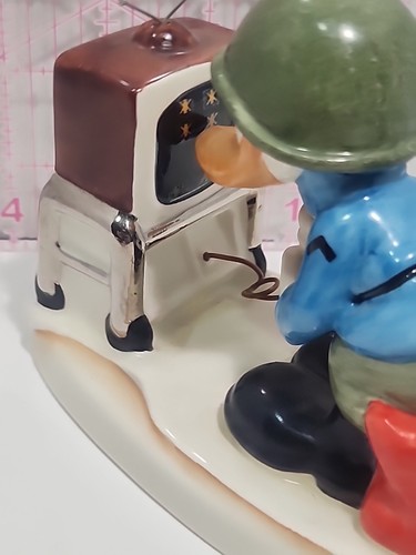 Vintage GOEBEL Donald Duck Figur spielt SPACE INVADERS Solider US Army - Bild 8 von 12