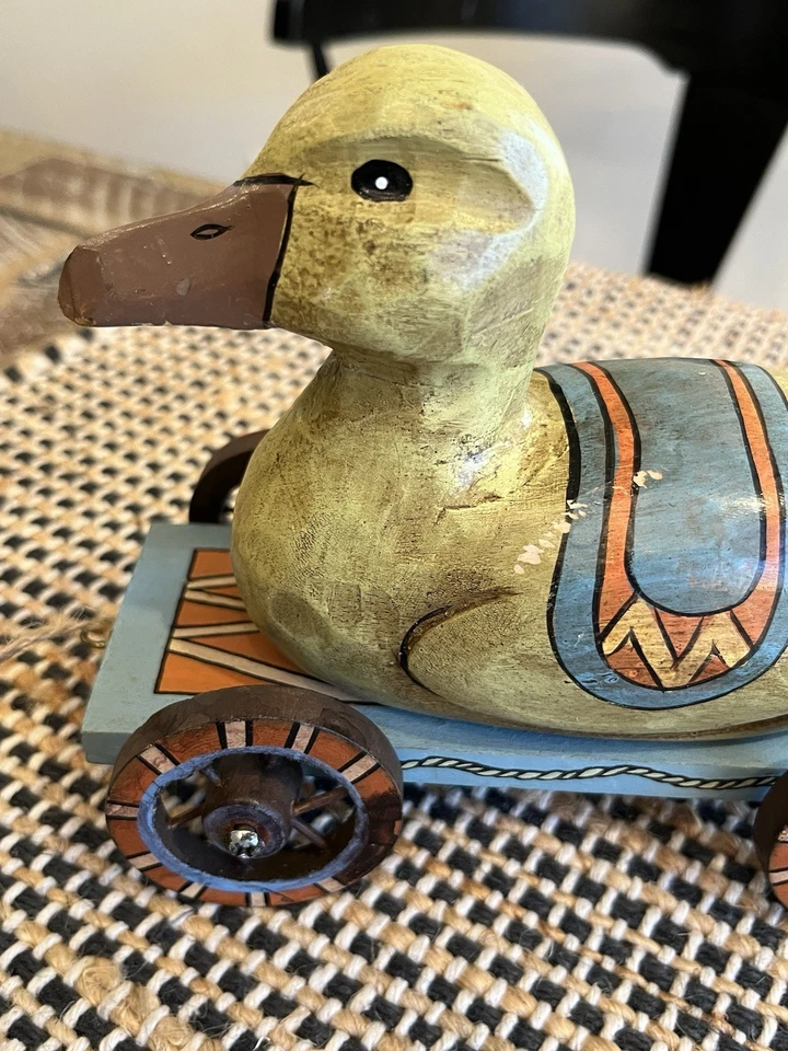 Винтажная резная деревянная игрушка-утка на колесах с ручной росписью 1990-е - Изображение 3 из 4