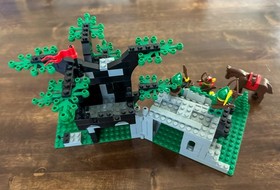 LEGO Castle #6066: Camouflaged Outpost - 90% Complete with 4 Minifigs and Horse