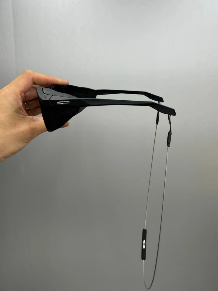 Oakley CLIFDEN OO9440 Matte Black Round Ruby Lens Sunglass New - Image 3 of 4