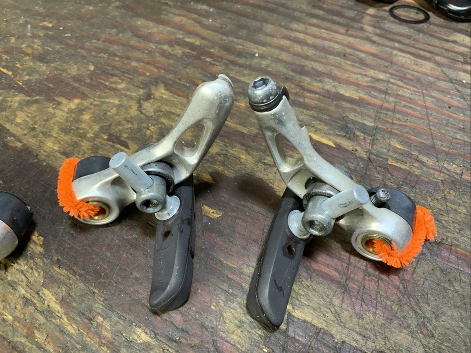 Frenos voladizos de aleación forjada en frío VIA Japón de un Trek 820 Foto 2 de 4