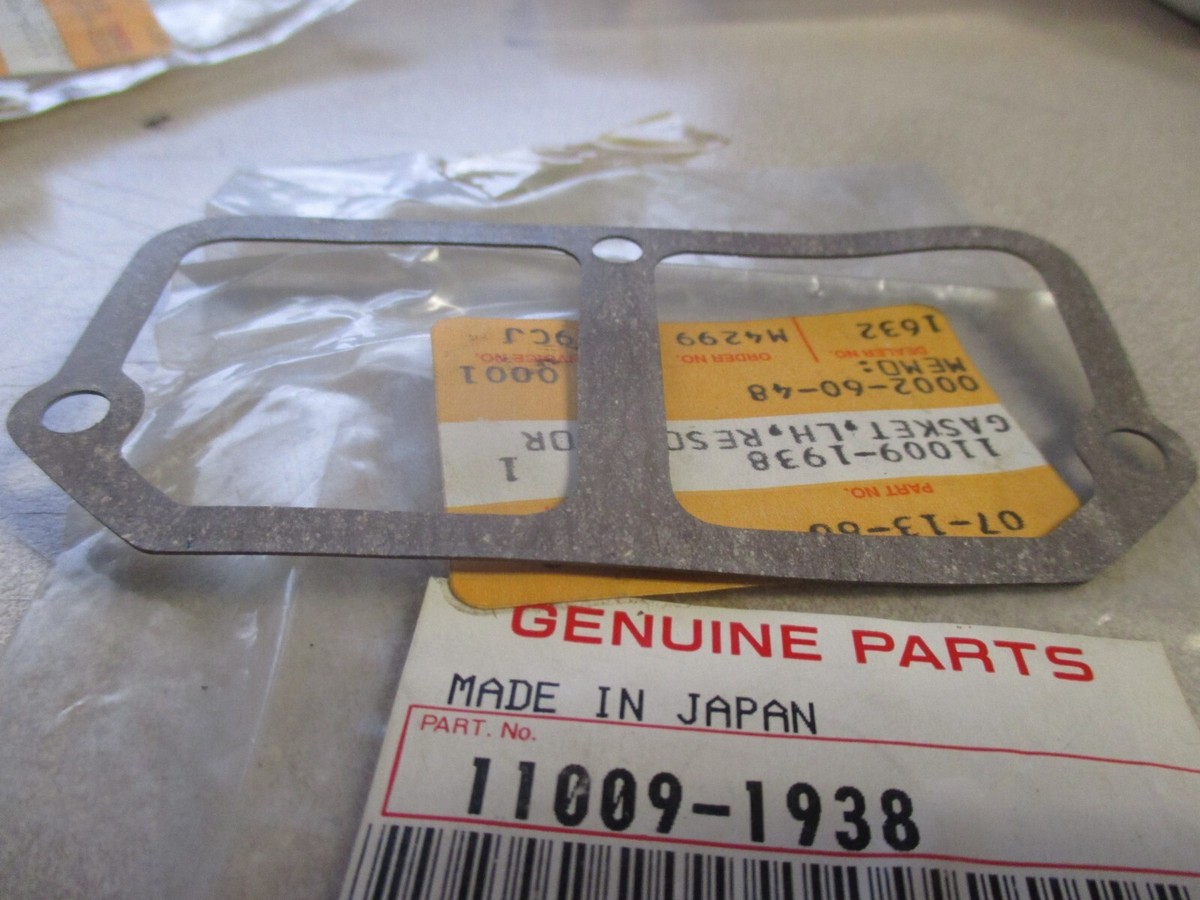 Jeljapanです。 NOS Kawasaki LH Resonator Gasket 1988-1990 KX125 1989-1990