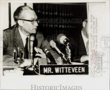 Press Photo Mr. Harry Johannes Witteveen at a Nairobi press conference