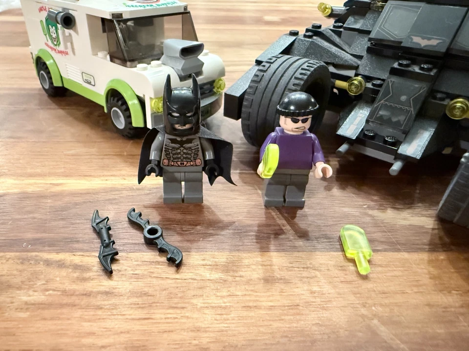 LEGO Batman: The Tumbler: Joker's Ice Cream Surprise (7888) 90% Complete - Image 2 of 4