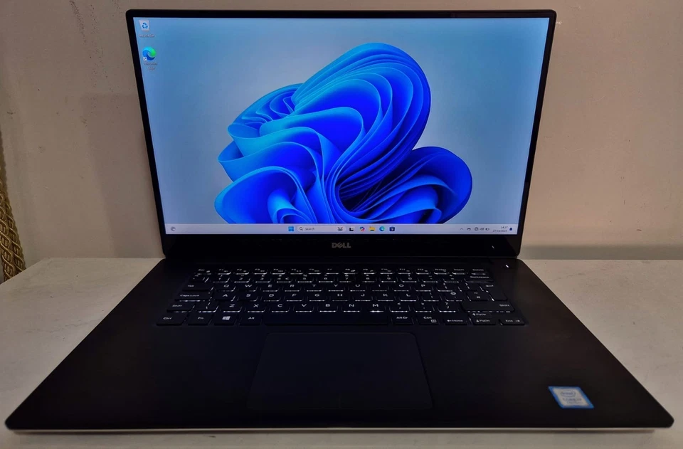 Dell XPS 15 9560 – i7-7700HQ | 32GB RAM | 512GB SSD | GTX 1050 4GB | 16" 4K UHD - Image 2 of 4