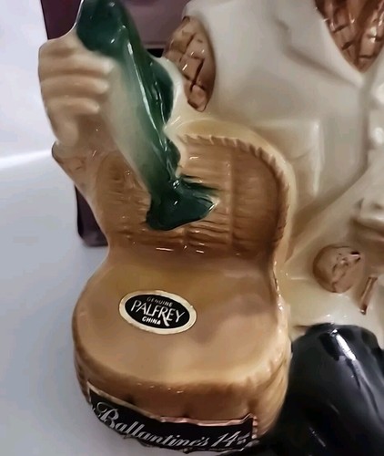 Jarra de licor de whisky escocés Ballantine's vintage "The Seated Fisherman"... - Imagen 4 de 19
