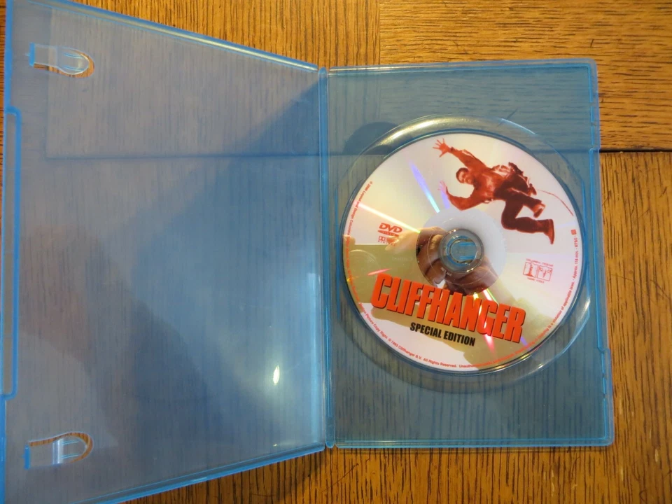 Cliffhanger - Sylvester Stallone, John Lithgow - 1993 Columbia DVD VERY GOOD!!! - Image 3 of 3