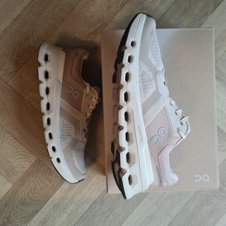 On Cloudrunner 2 Grösse 45 Beige heller stylischer Sneaker Laufschuhe Zustandgut