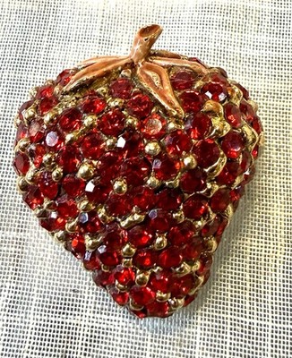 Vintage Red Rhinestone Strawberry Brooch Gold Tone Figural Fruit Pin