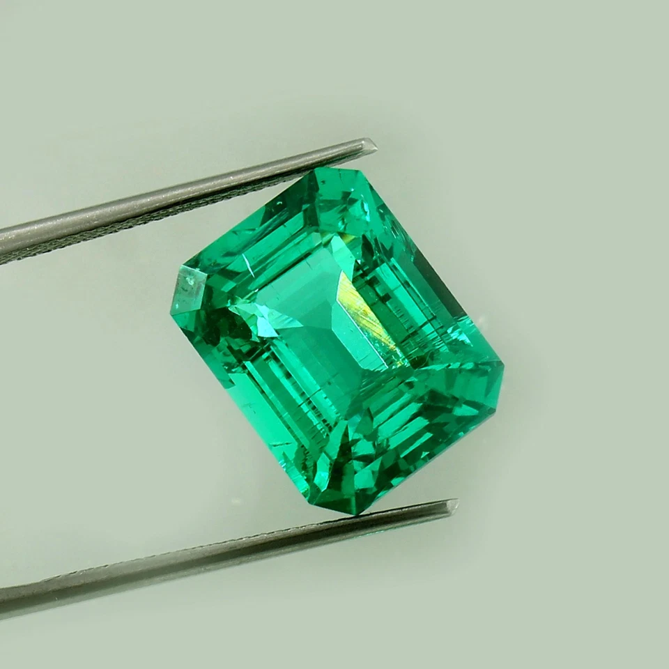 AAA 10.30 Ct Lab Grown Colombian Emerald Loose Gemstone Emerald Cut 15x11 mm - Image 2 of 4