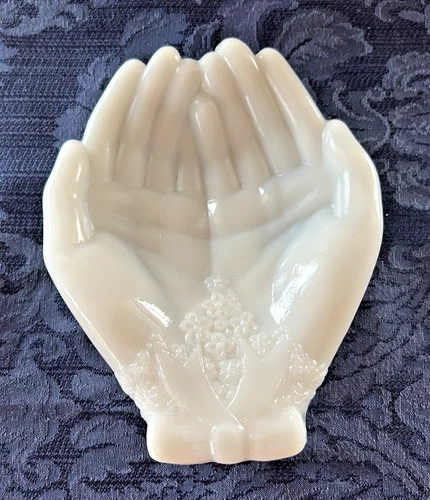 Vintage White Milk Glass Cupped Hands Trinket Dish Avon Touch of Beauty Mexico