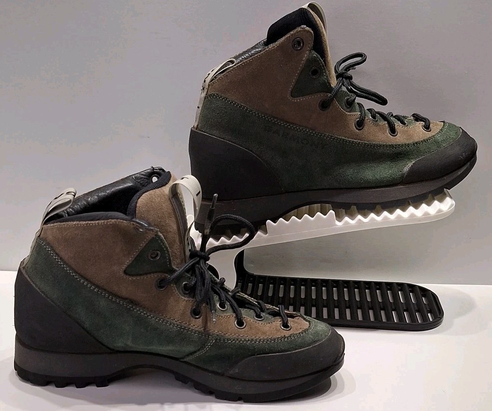 Garmont Hiking Boots Vibram Soles | Green & Tan Suede Soles  display picture 1